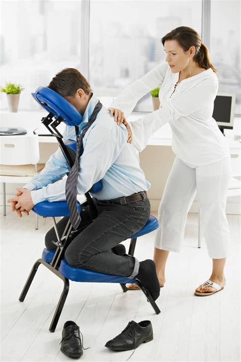 massage therapist at work|Benefits of Corporate Chair Massages .